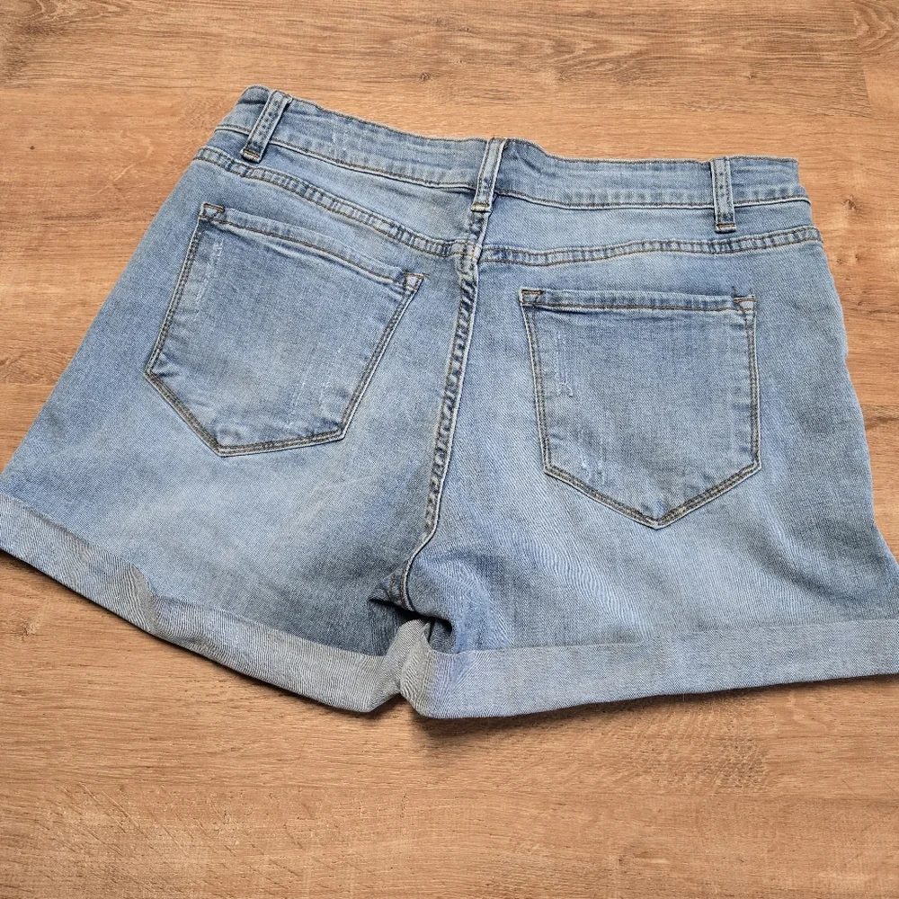 KanCan Blue Distressed Jean Shorts Size 11/29